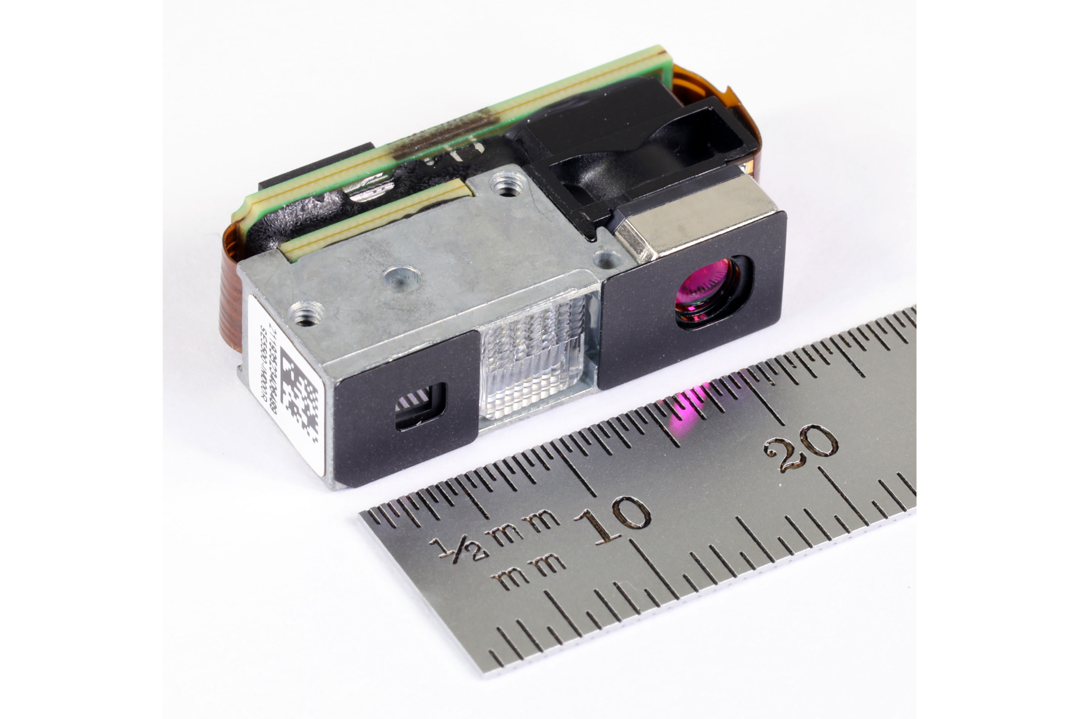 3c666241598a4c8153de6cd8abafe3ce_se55-with-ruler-photography-product-top-right-3x2-3600x2400